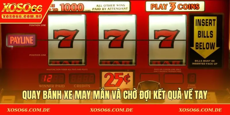 Quay bánh xe may mắn và chờ đợi kết quả về tay